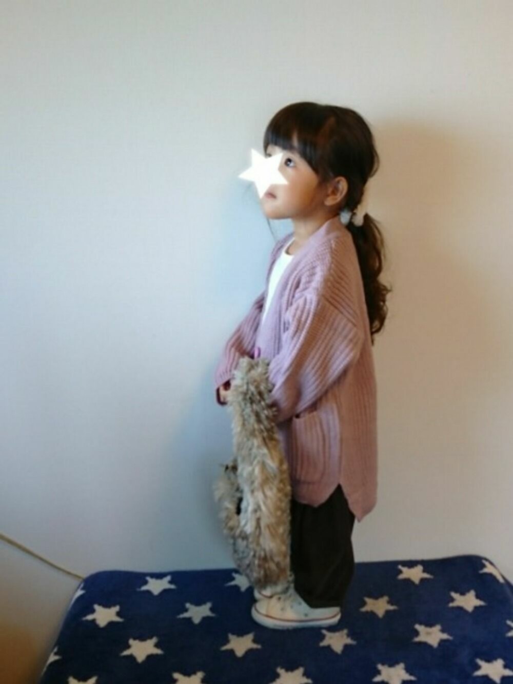「キッズコーデ、おんなのこ、3歳、モフモフ、ラフ、シンプル、ピンク、カーディガン、22j_boutique、あずきいろまつり2017告知」｜「koreaのアイテム（カーディガン/ボレロ、ピンク系）」を使った、hinacoccoさん（キッズ・90cm）の秋コーディネートの1枚目の写真