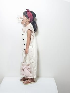 「刺繍」｜「アイテム（サロペット/オーバーオール）」を使った、hinacoccoさん（キッズ・100cm）の夏コーディネート