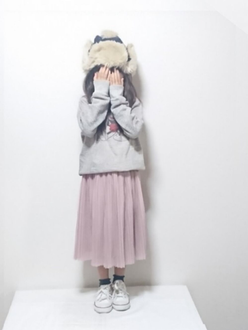 「キッズコーデ、フライトキャップ、DENIM DUNGAREE、ミッキー、スウェット、プリーツスカート、ピンク、コンバース、ピングレ、秋サロペ2019○○派告知」｜「DENIM DUNGAREEのアイテム（帽子、その他）」を使った、hinacoccoさん（キッズ・100cm）の秋コーディネートの1枚目の写真