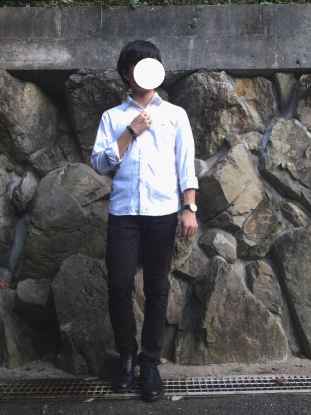 ホワイト系のシャツ/ブラウス、ブラック系のその他パンツ、ブラック系のその他シューズを着用したメンズの夏コーディネートの1枚目の写真