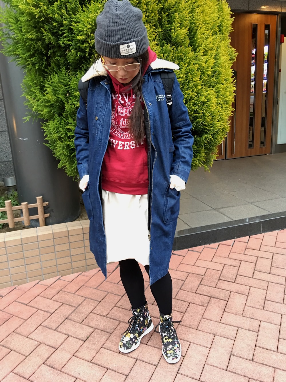 「カジュアルコーデ、休日スタイル、AVIREX、Dr.Martens、パーカー、花柄」｜「alcaliのエステルナイロン×綿天竺　アシメリバーシブルスカート（スカート、ベージュ系）」を使った、shinorock6969さん（レディース・156cm）の冬コーディネートの1枚目の写真
