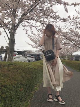 「ベルトサンダル」｜「アイテム（ワンピース/ドレス）」を使った、優香さん（レディース・155cm）の春コーディネート