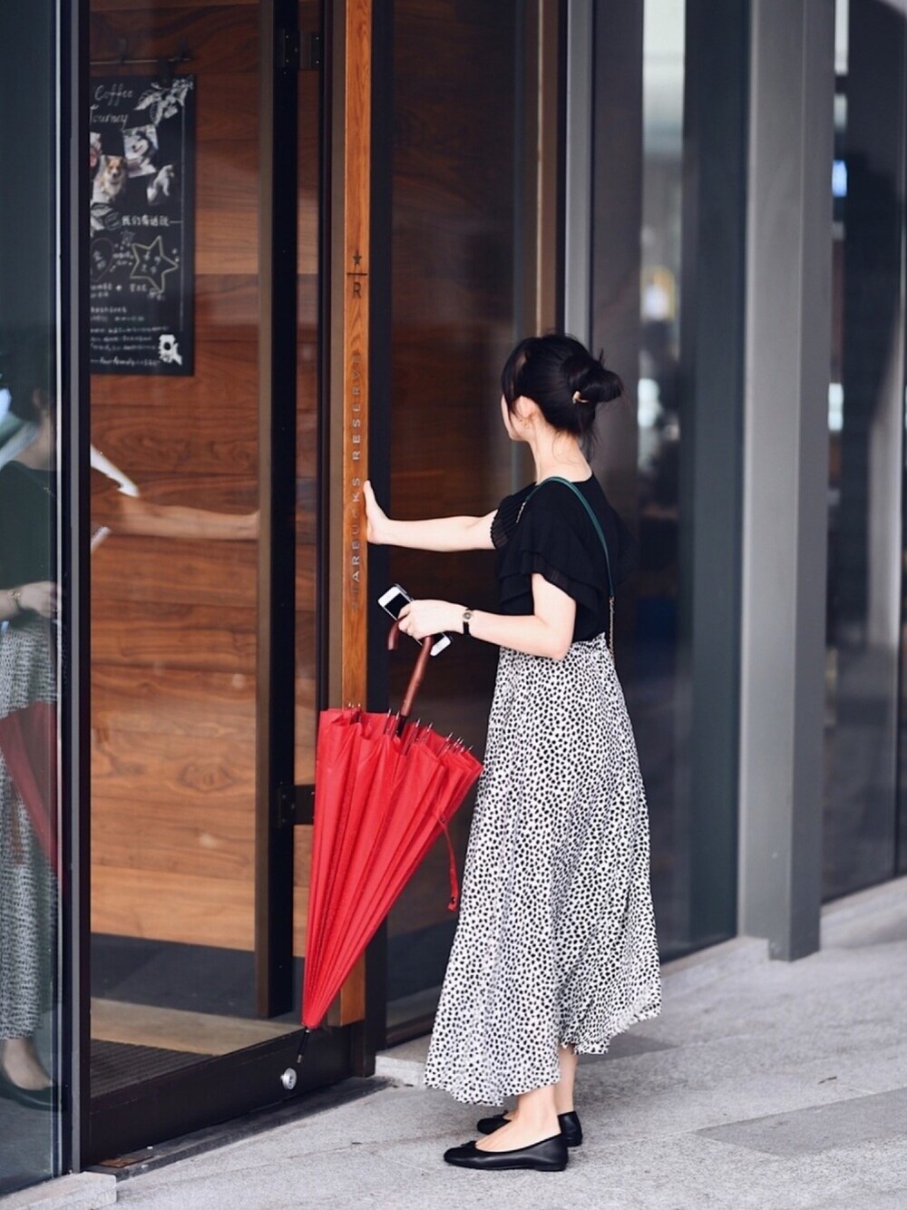 「SHIPS for womenのアイテム（スカート、ホワイト系）」を使った、adaさん（レディース・158cm）の秋コーディネートの1枚目の写真
