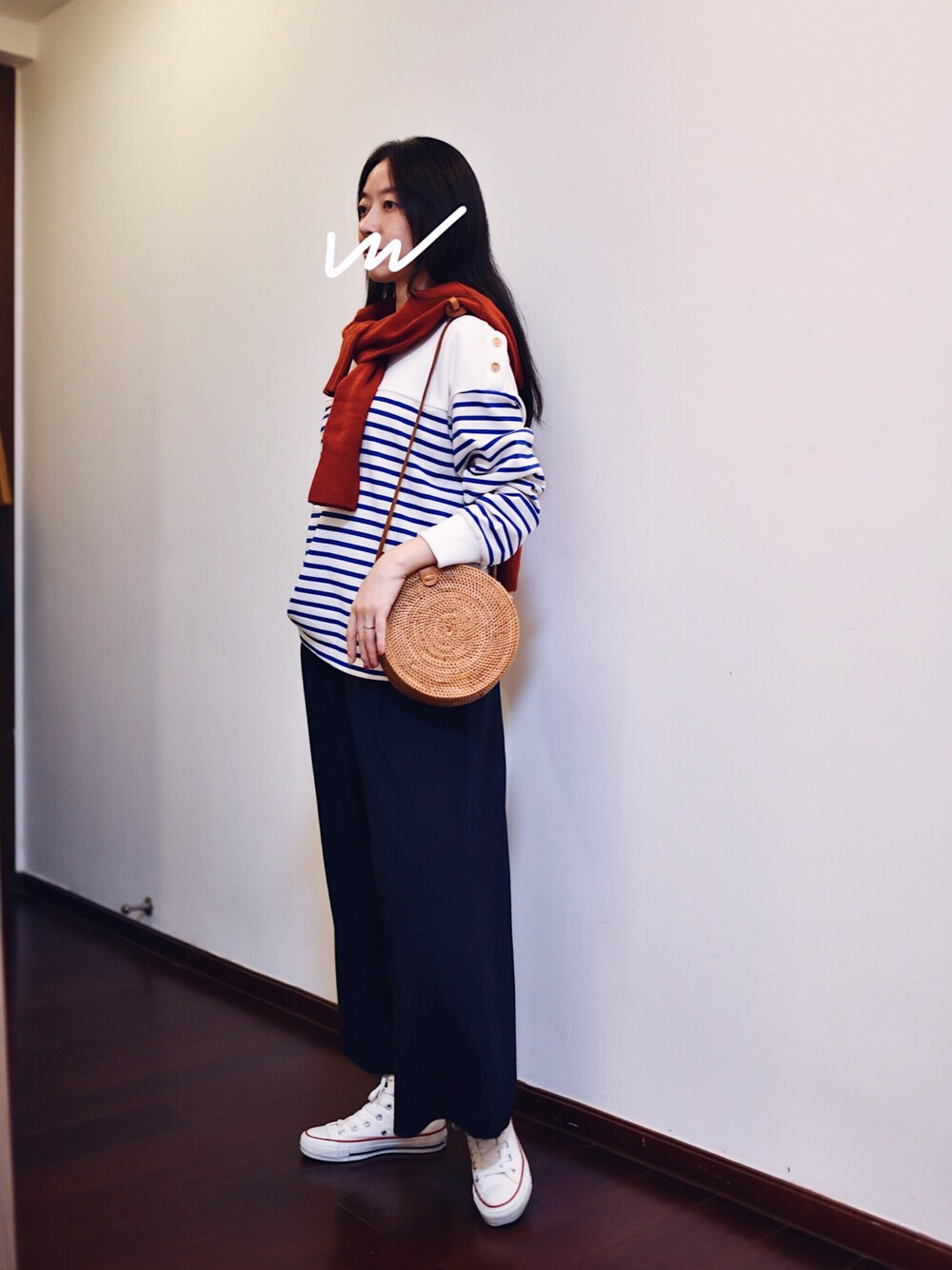 「CONVERSEのアイテム（シューズ、ホワイト系）」を使った、adaさん（レディース・158cm）の秋コーディネートの1枚目の写真