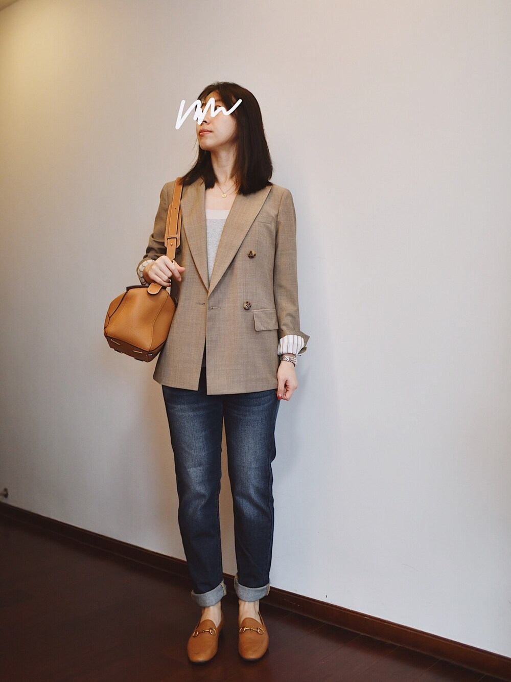 「LOEWEのアイテム（バッグ、ブラウン系）」を使った、adaさん（レディース・158cm）の秋コーディネートの1枚目の写真