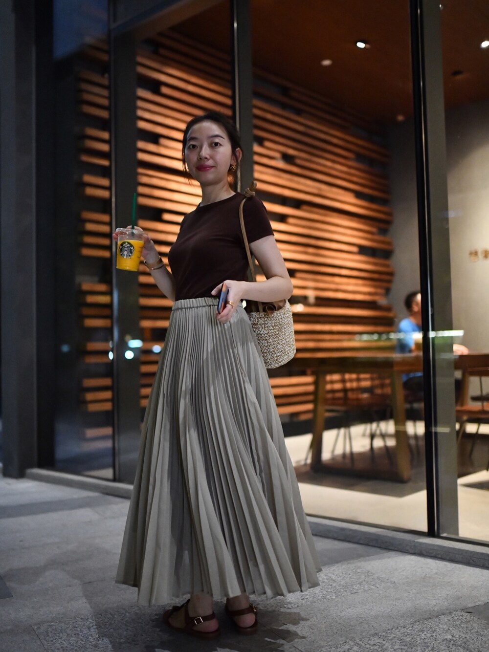 「UNIQLOのアイテム（Tシャツ/カットソー、ブラウン系）」を使った、adaさん（レディース・158cm）の秋コーディネートの1枚目の写真