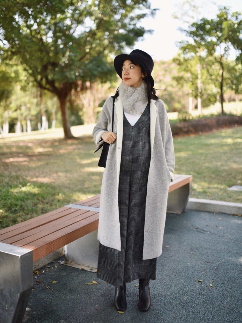 「kate spade new yorkのアイテム（バッグ、ブラック系）」を使った、adaさん（レディース・158cm）の秋コーディネートの1枚目の写真
