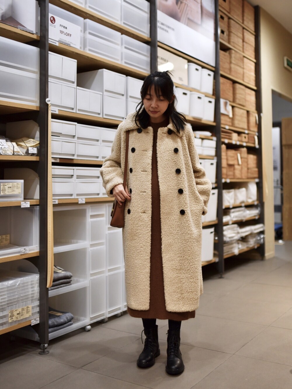 「FOSSILのMADDIE　SMALL CROSSBODY　ZB6861(3)（ショルダーバッグ、ブラック系）」を使った、adaさん（レディース・158cm）の冬コーディネートの1枚目の写真