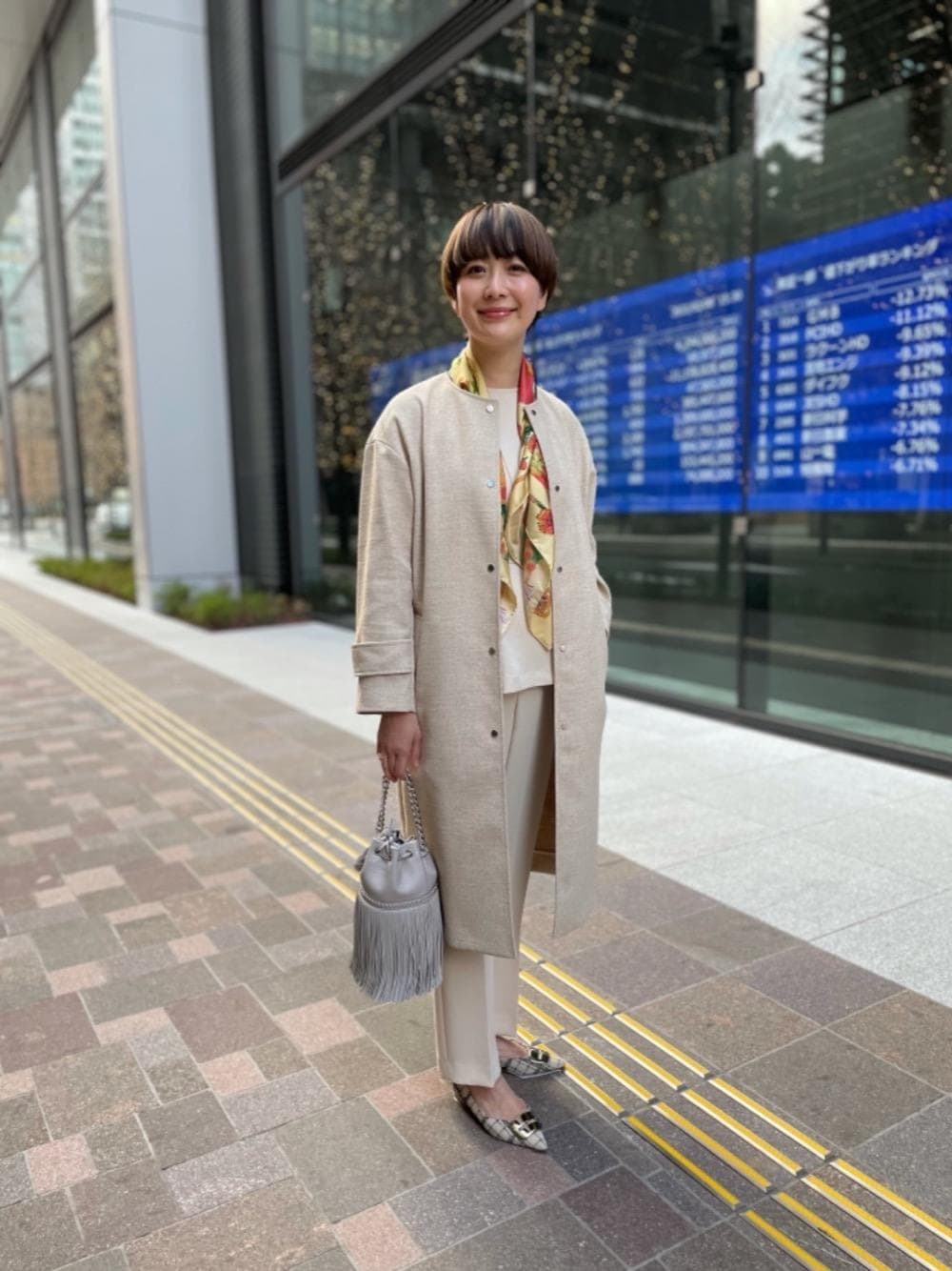 「manipuriの＜manipuri（マニプリ）＞SILK スカーフ 21SS（バンダナ/スカーフ、ベージュ系）」を使った、001673tkさん（レディース・165cm）の冬コーディネートの1枚目の写真