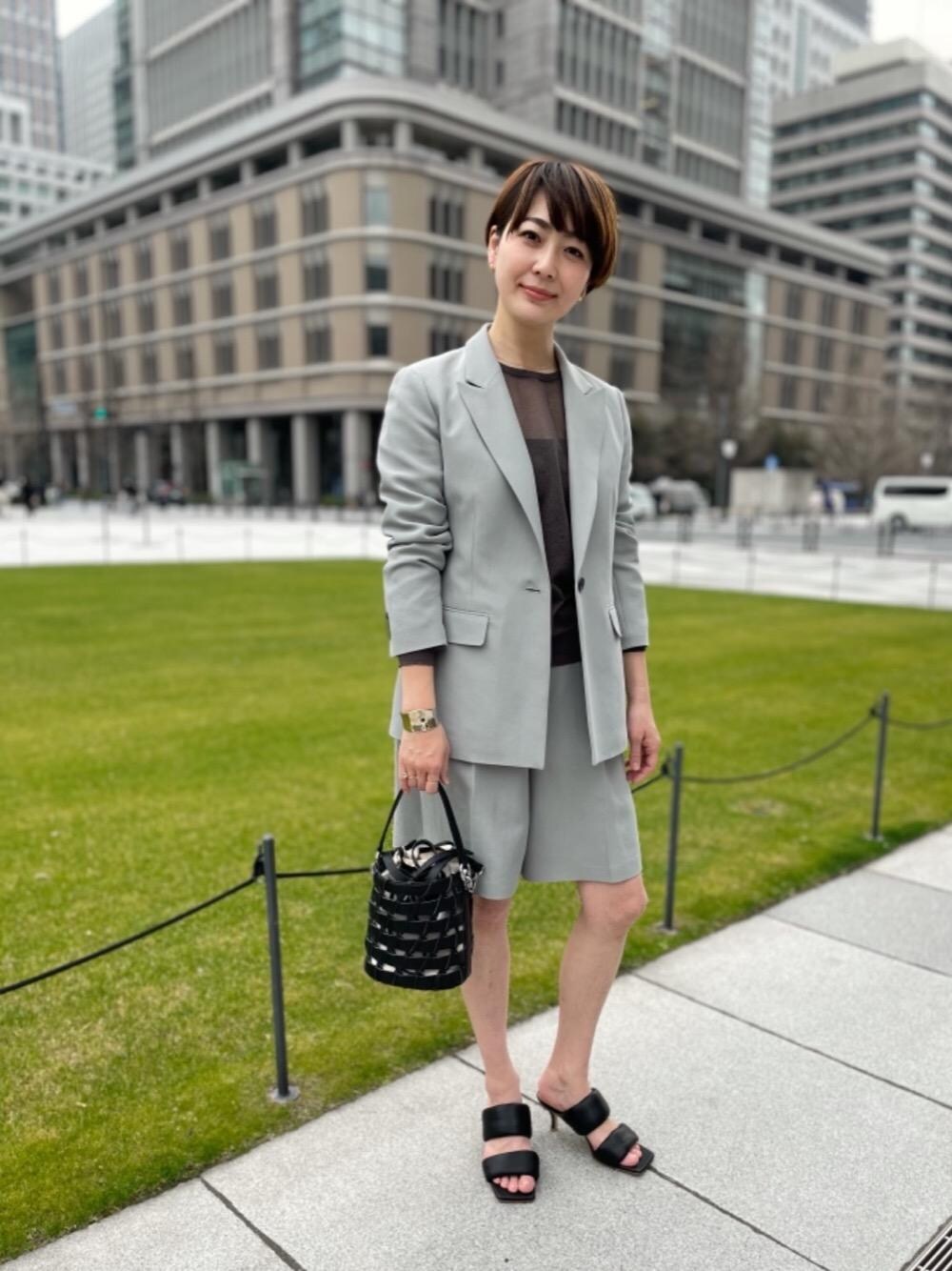 「UNITED ARROWSのUWSC ティアドロップ イヤリング ①（イヤリング、ゴールド系）」を使った、001673tkさん（レディース・165cm）の春コーディネートの1枚目の写真
