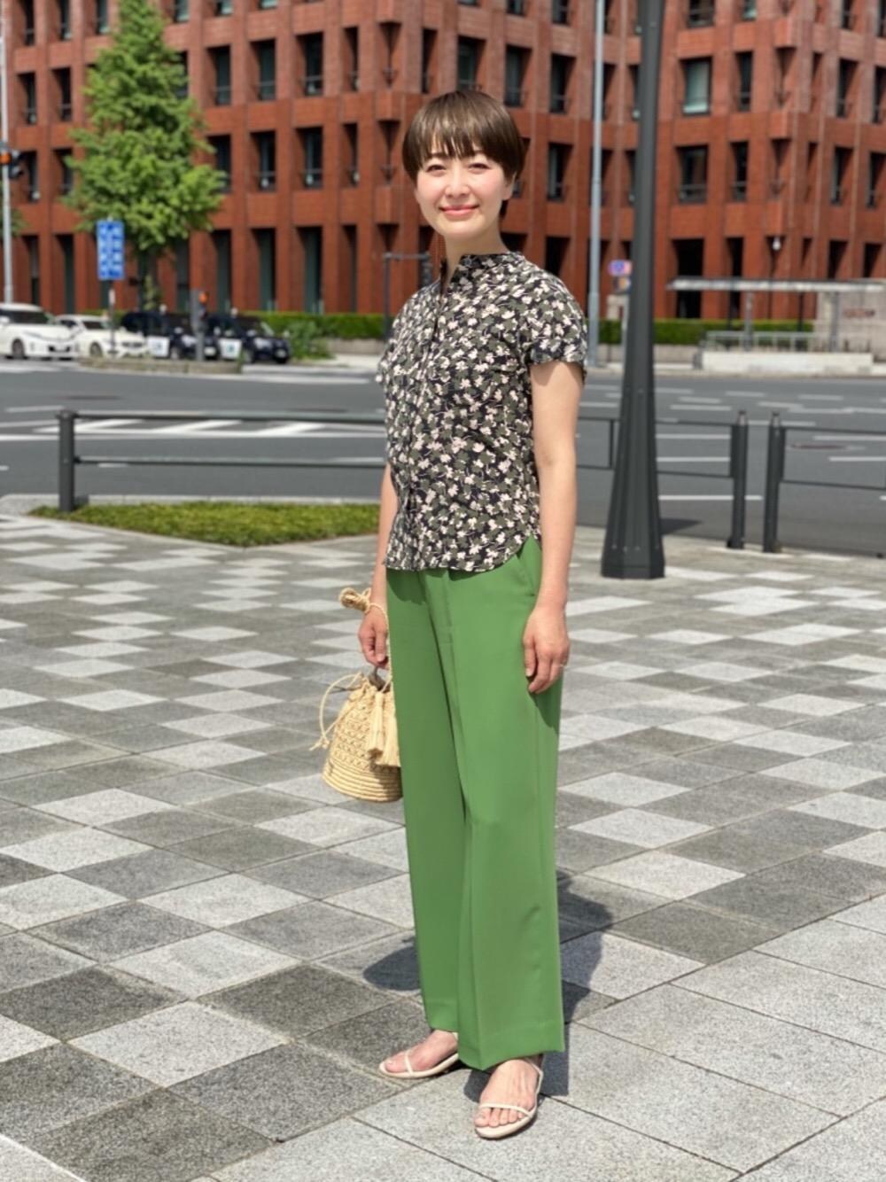 「UNITED ARROWSのUBCMD 2ストラップ サンダル（サンダル、ベージュ系）」を使った、001673tkさん（レディース・165cm）の春コーディネートの1枚目の写真