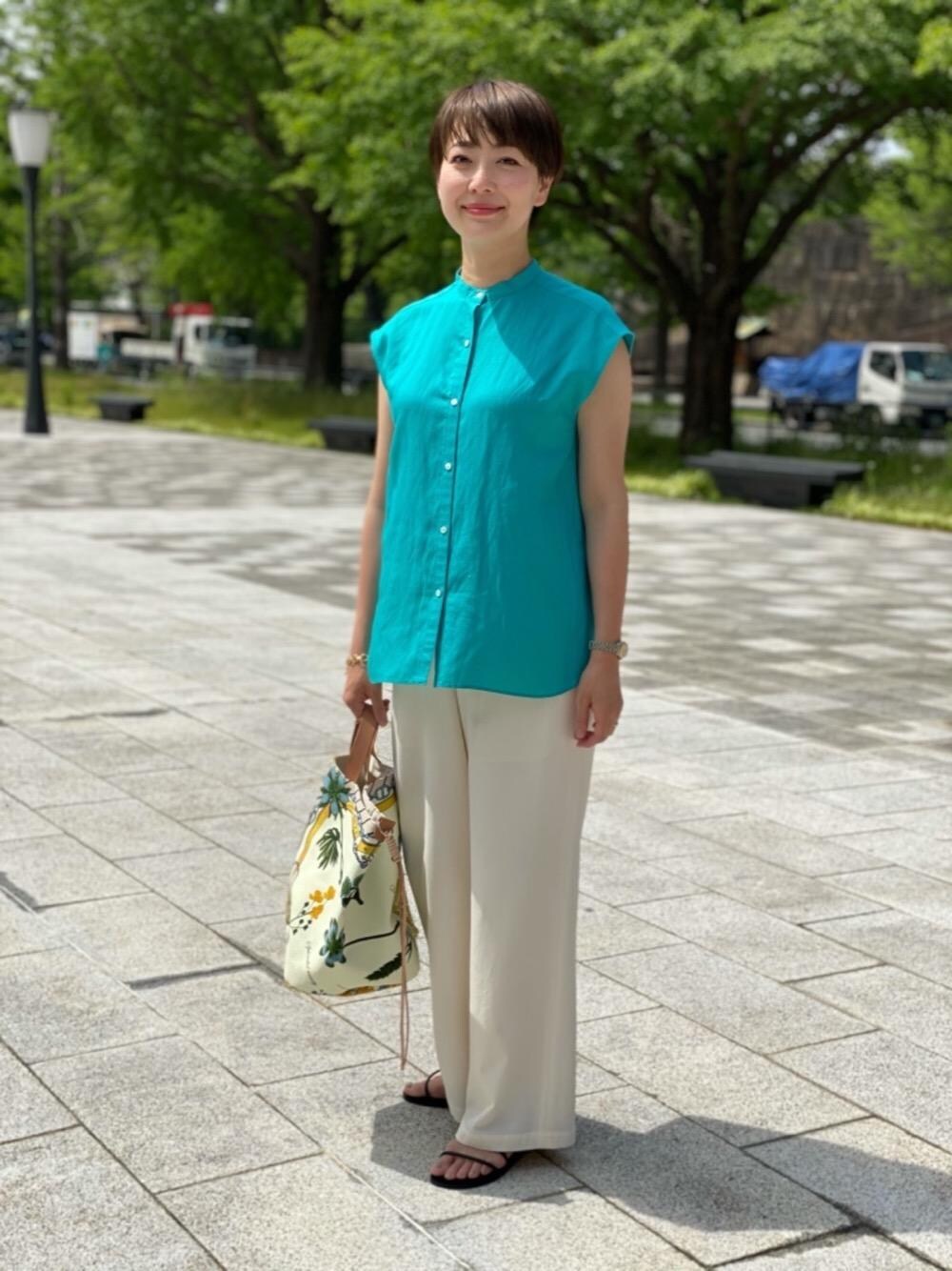 「manipuriの別注＜manipuri（マニプリ）＞プリント コンビ バケット トートバッグ †（トートバッグ、イエロー系）」を使った、001673tkさん（レディース・165cm）の春コーディネートの1枚目の写真