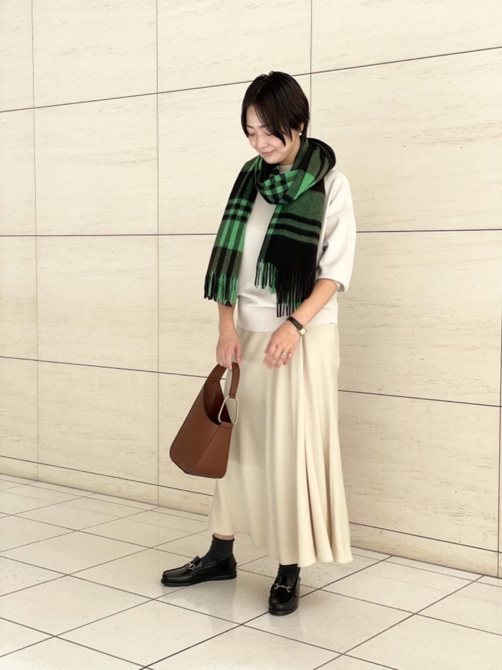 「Parabootの別注＜Paraboot（パラブーツ）＞BIT DECK ローファー†（ローファー、ブラック系）」を使った、001673tkさん（レディース・165cm）の秋コーディネートの1枚目の写真