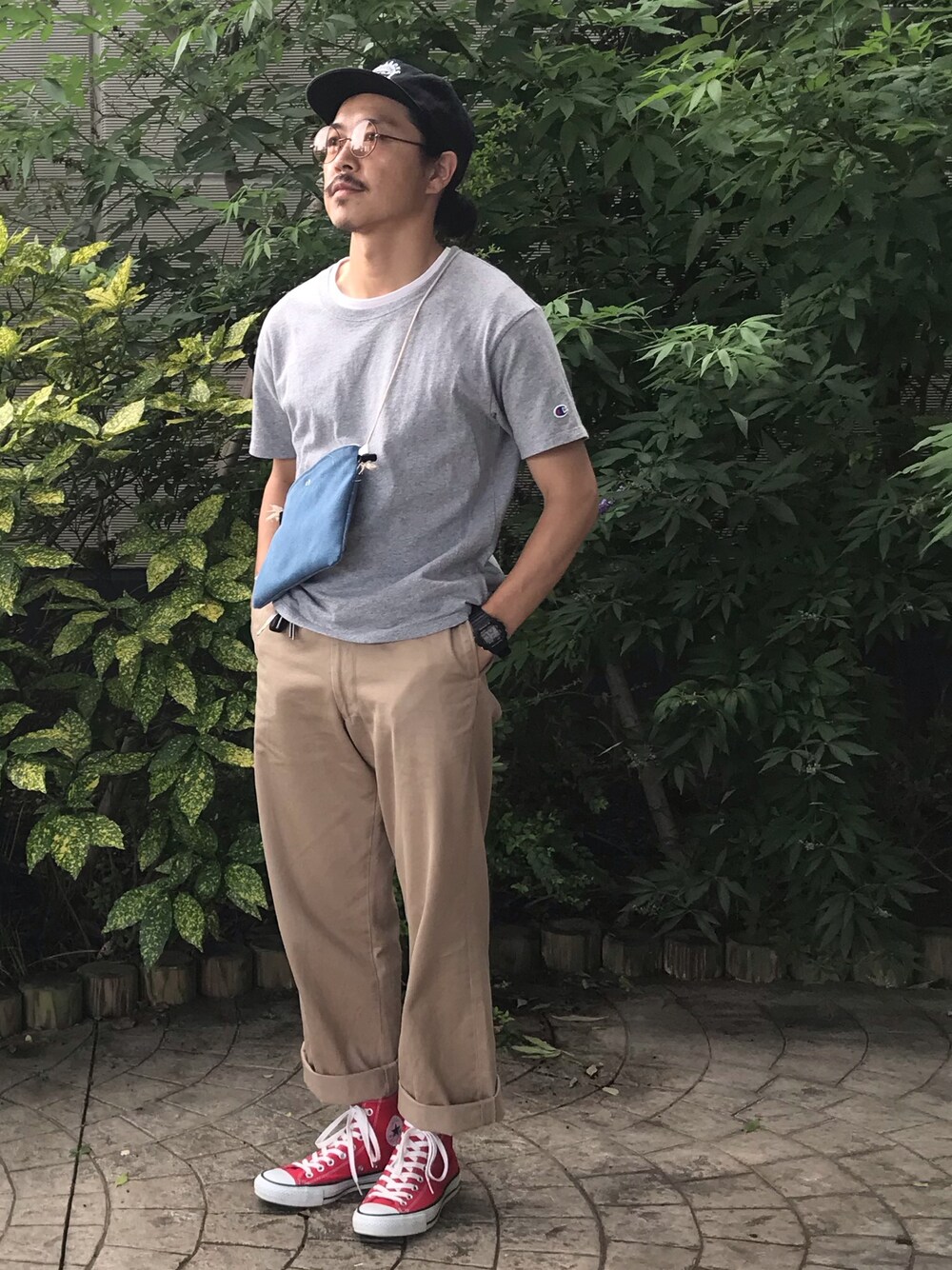 「休日スタイル、大人カジュアル、シンプルコーデ、チャンピオン」｜「BILLABONGのアイテム（キャップ、ブラック系）」を使った、GONSIさん（メンズ・165cm）の秋コーディネートの1枚目の写真