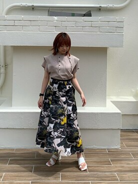 バックシャンタフタスカートを使った人気ファッションコーディネート