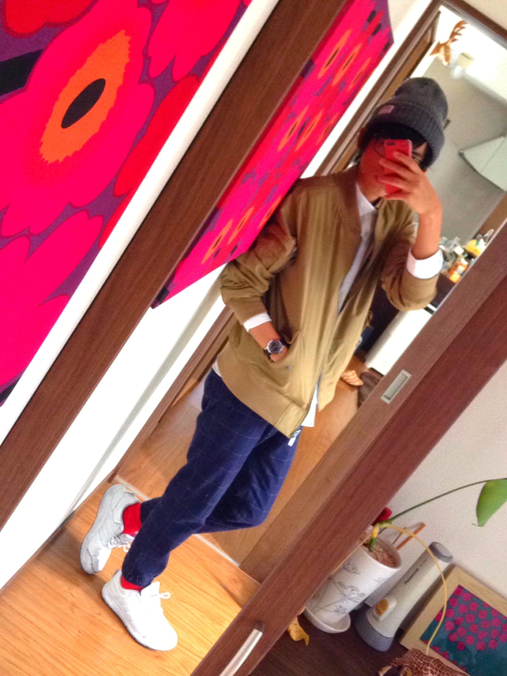「春」｜「UNIQLOのアイテム（ブルゾン、ベージュ系）」を使った、ソラさん（メンズ・170cm）の春コーディネートの1枚目の写真