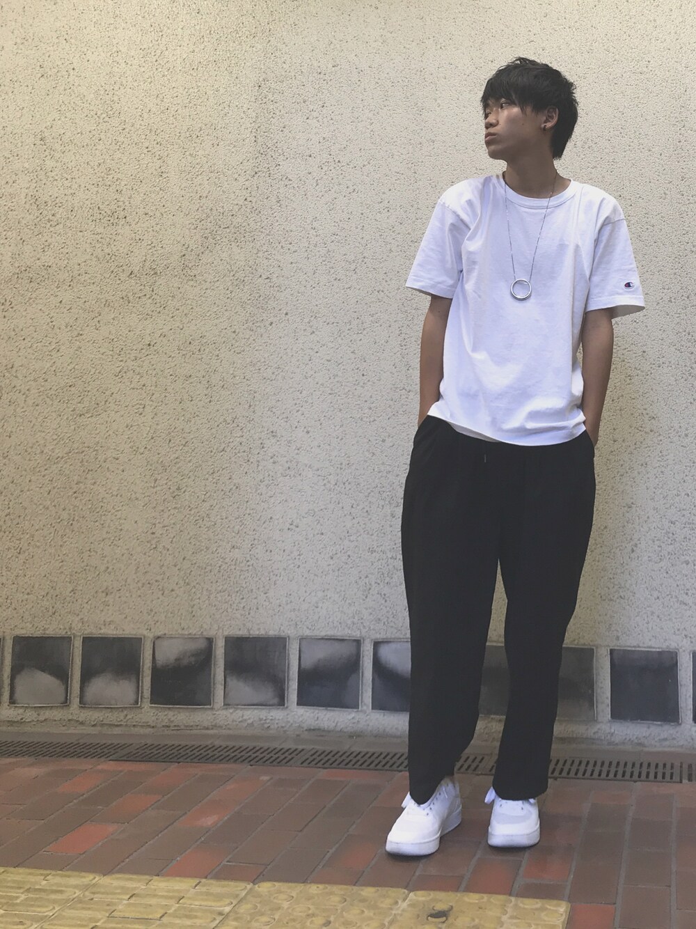 「モノトーンコーデ」｜「ChampionのChampion Authentic T-SHIRTS/ チャンピオン コットン Tシャツ(1/2スリーブ)（Tシャツ/カットソー、ホワイト系）」を使った、ソラさん（メンズ・170cm）の夏コーディネートの1枚目の写真
