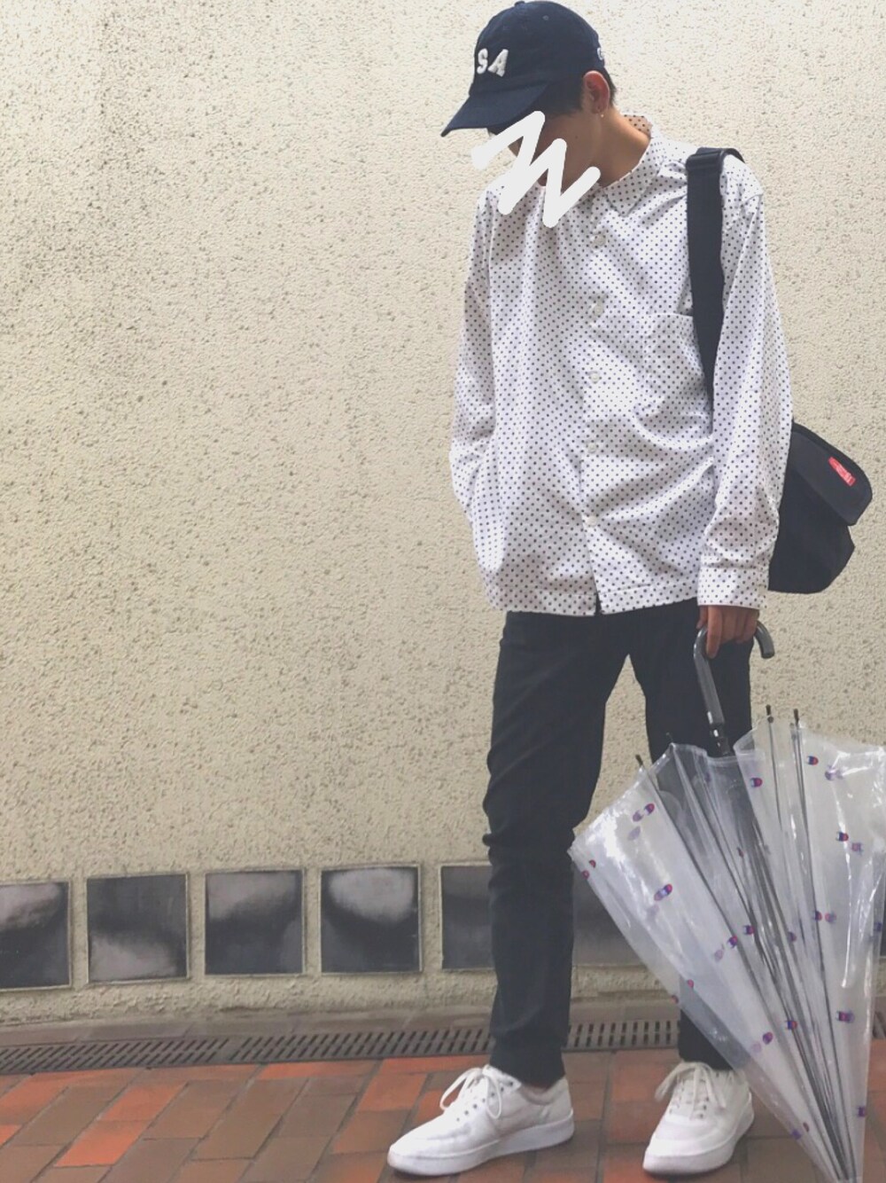 「雨の日コーデ」｜「GUのアイテム（その他パンツ、ブラック系）」を使った、ソラさん（メンズ・174cm）の秋コーディネートの1枚目の写真