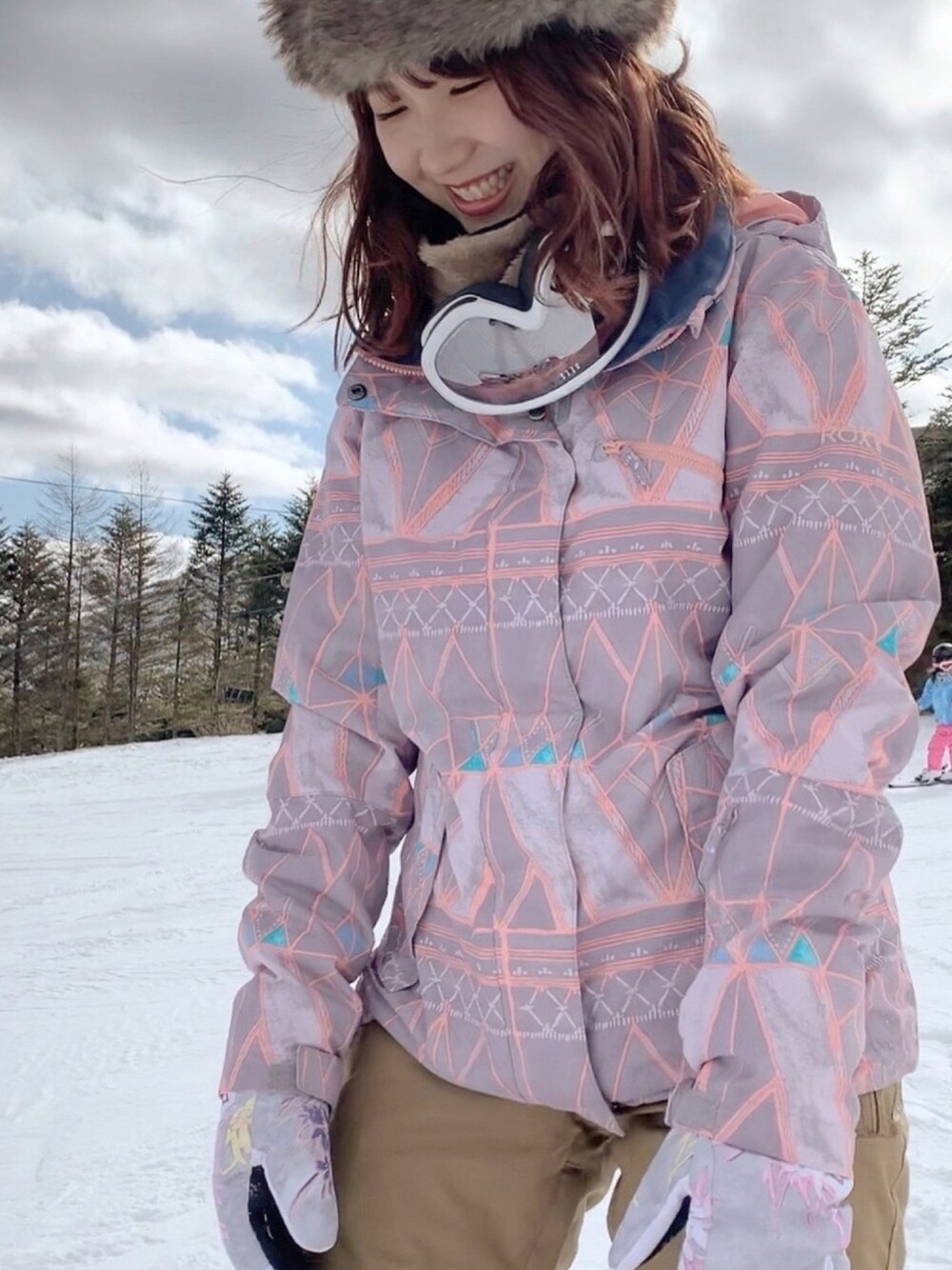 「冬コーデ、おしゃれさんと繋がりたい、お洒落さんとつながりたい、GU、ROXY、ファー小物、ファー、ピンク、フォローミー」｜「ROXYのSHELTER JK（その他アウター、ピンク系）」を使った、nagiさん（レディース・167cm）の冬コーディネートの1枚目の写真