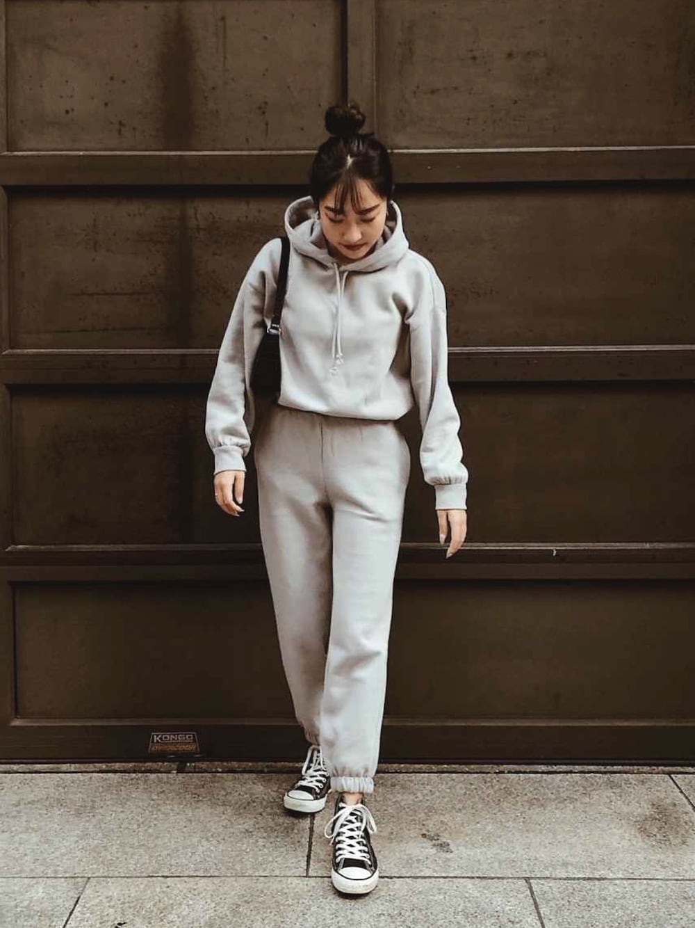 「wearhalloween2020、カジュアルコーデ、シンプルコーデ、セットアップ、ラクチンコーデ、スニーカー、ラフコーデ、スウェット、グレー、H&M」｜「H&Mのアイテム（スウェット、グレー系）」を使った、minaさん（レディース・163cm）の秋コーディネートの1枚目の写真