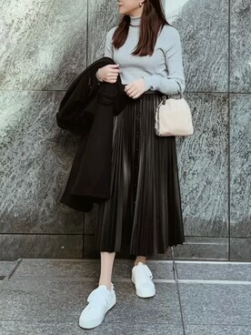 「レザースカート」｜「アイテム（ノーカラーコート）」を使った、minaさん（レディース・163cm）の冬コーディネート