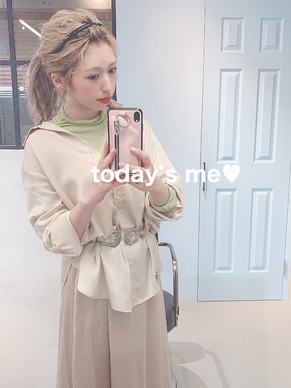 「オトナカジュアル、シンプル、H&M」｜「H&Mのアイテム（シャツ/ブラウス、ベージュ系）」を使った、宮本しおりさん（レディース・157cm）の春コーディネートの1枚目の写真