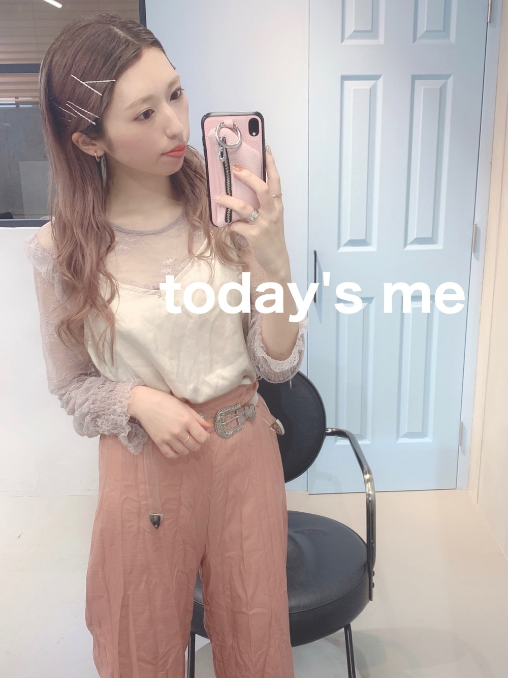 「ゆるコーデ、シンプルコーデ、パンツスタイル、透け感、mystic、WHO’S WHO gallery」｜「mysticのワッシャーイージーパンツ（その他パンツ、ピンク系）」を使った、宮本しおりさん（レディース・157cm）の夏コーディネートの1枚目の写真