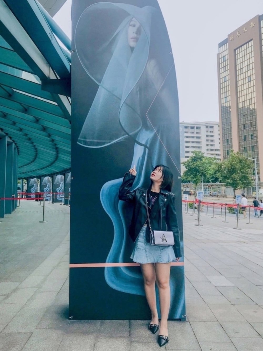「Taiwan、演唱會、concert、콘서트、黑色、black、cool、fashion、ootd」｜「VII&COのアイテム（Tシャツ/カットソー、ブラック系）」を使った、びさん（レディース・158cm）の秋コーディネートの1枚目の写真
