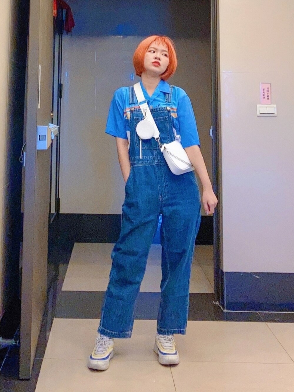 「holiday、hawaii、orange、blue、denim、FILA、casual、ootd」｜「FILAのFILA FILA RAY (WHITE/BLUE)【SP】（スニーカー、ホワイト系）」を使った、びさん（レディース・158cm）の秋コーディネートの1枚目の写真