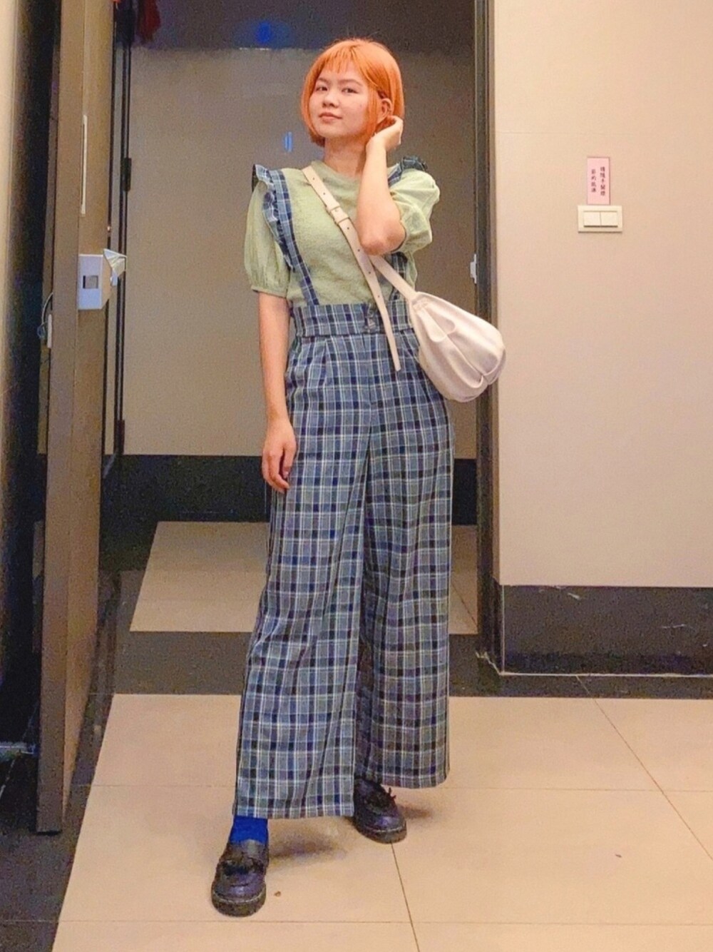 「Taiwan、autumn、orange、green、blue、ootd」｜「no brandのアイテム（サロペット/オーバーオール、ブルー系）」を使った、びさん（レディース・158cm）の秋コーディネートの1枚目の写真