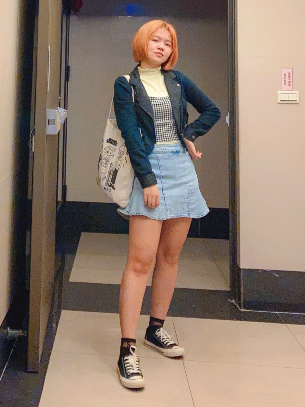 「Taiwan、autumn、orange、green、black、denim、ootd」｜「NETのアイテム（デニムスカート、ブルー系）」を使った、びさん（レディース・158cm）の秋コーディネートの1枚目の写真