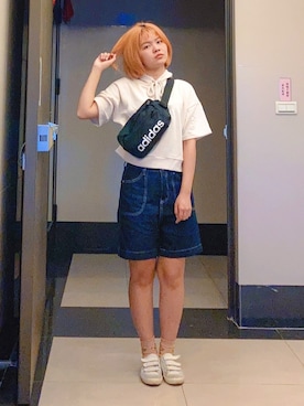 「blue」｜「アイテム（ボディバッグ/ウエストポーチ）」を使った、びさん（レディース・158cm）の秋コーディネート