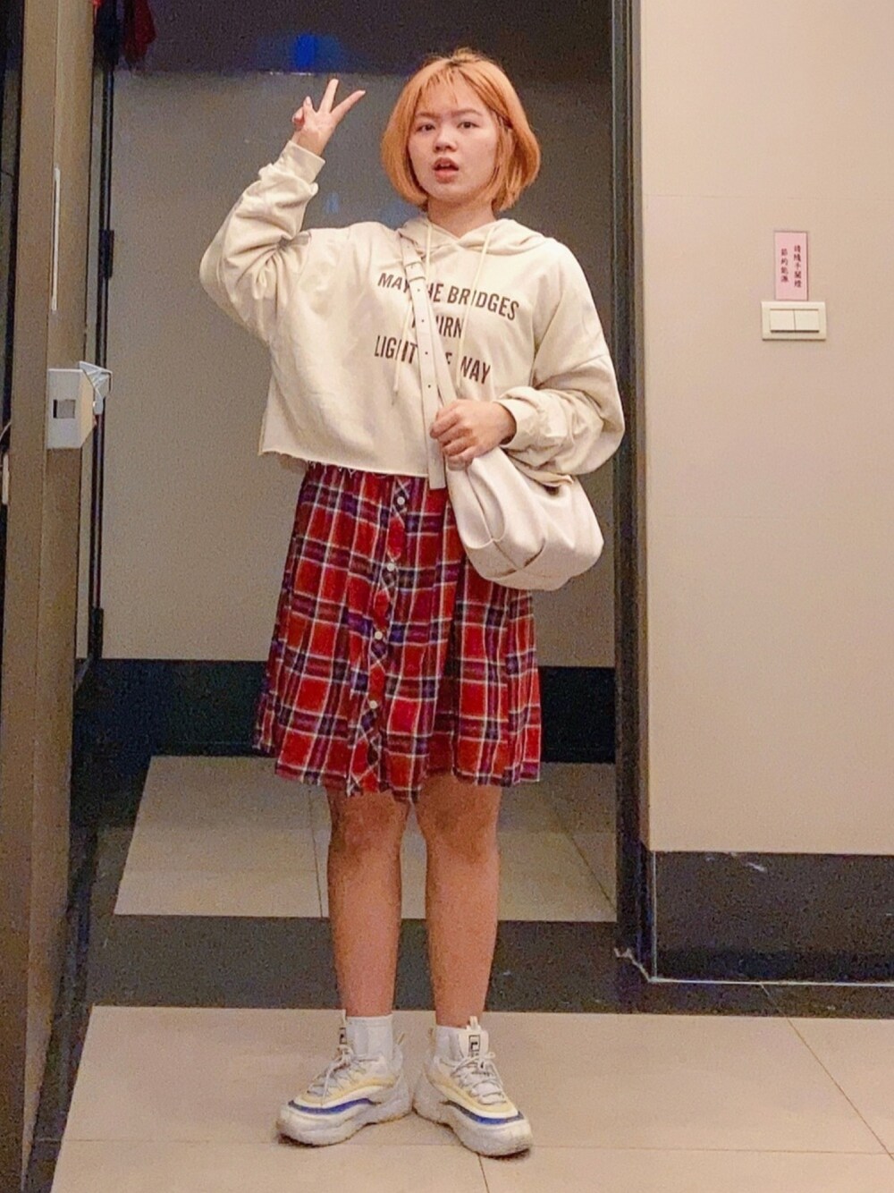 「Taiwan、autumn、orange、帽T、UNIQLO、BASEZOO、FILA、casual、ootd」｜「BASEZOO のアイテム（トップス、ベージュ系）」を使った、びさん（レディース・158cm）の秋コーディネートの1枚目の写真