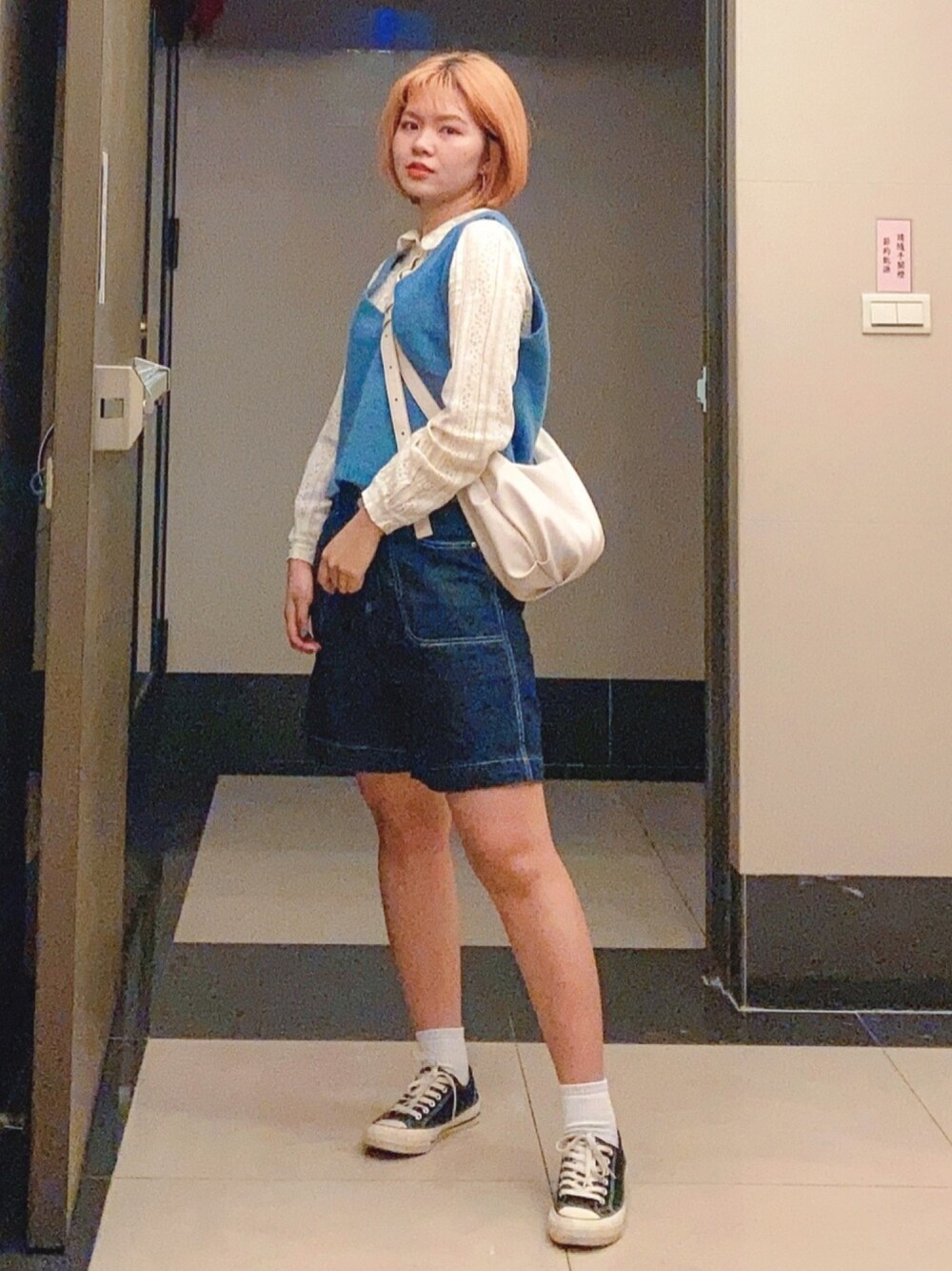 「Taiwan、autumn、blue、denim、shoopen、ootd」｜「BASEZOO のアイテム（デニムパンツ、ブルー系）」を使った、びさん（レディース・158cm）の冬コーディネートの1枚目の写真