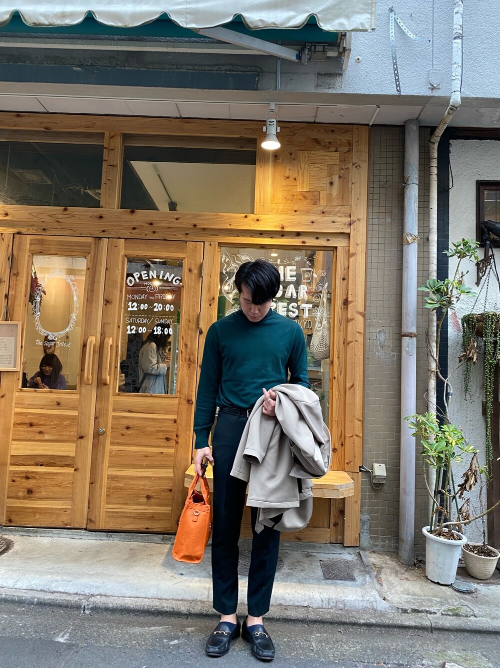「シンプル、オトナカジュアル、おしゃれさんと繋がりたい、休日スタイル、プチプラ、大人コーデ、今日のコーデ、ootd、大人ラグジュアリー、カフェ」｜「ROLEXのアイテム（アナログ腕時計、シルバー系）」を使った、ターナーさん（メンズ・179cm）の冬コーディネートの1枚目の写真