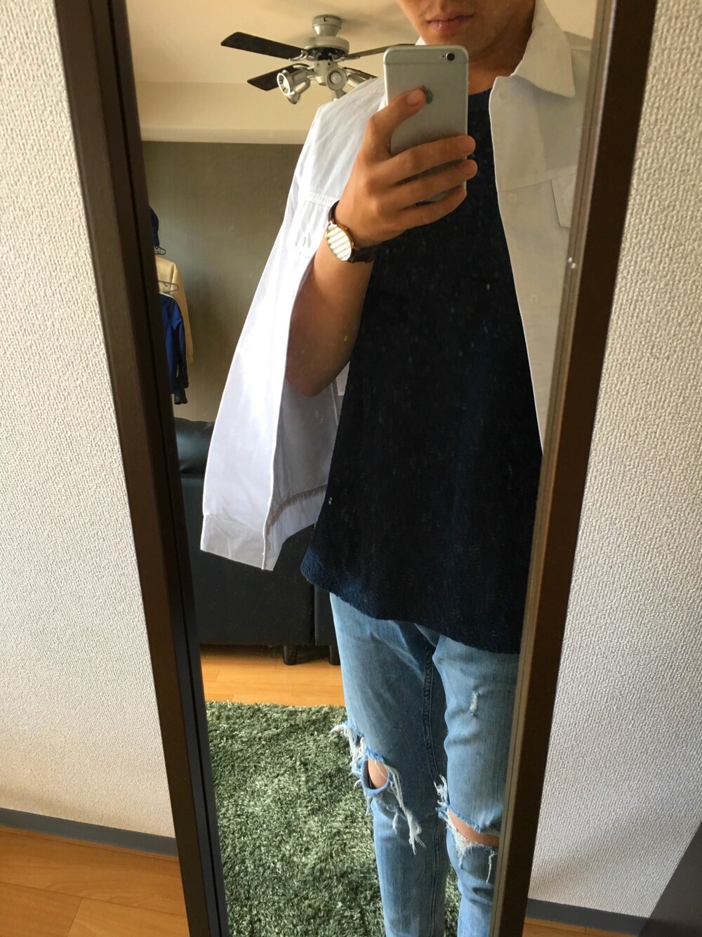「JOURNAL STANDARDのアイテム（Tシャツ/カットソー、ブルー系）」を使った、だいちさん（メンズ・173cm）の春コーディネートの1枚目の写真