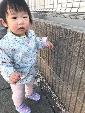 「H&M（エイチ・アンド・エム）のアイテム（ナイロンジャケット）」を使った、さきさん（キッズ・70cm）の春コーディネート