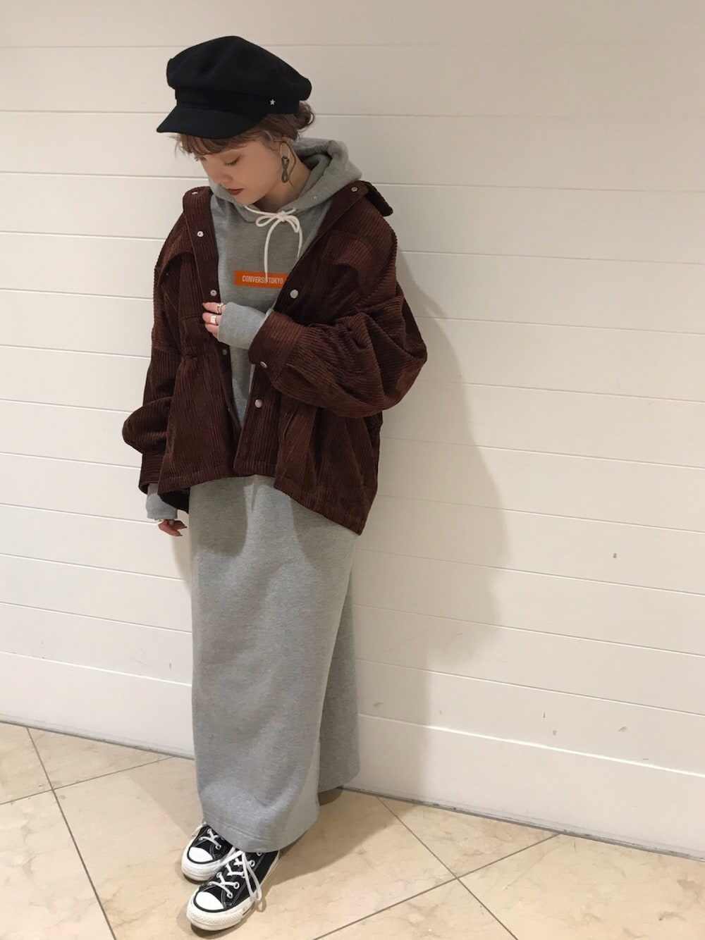 「CONVERSE TOKYO、コンバーストウキョウ、converse、コンバース、秋コーデ、大人カジュアル、トレンド、スウェットワンピース、コーデュロイ、キャスケット」｜「CONVERSE TOKYOのJM ブルゾン（ブルゾン、ブラウン系）」を使った、MANAさん（レディース・152cm）の秋コーディネートの1枚目の写真