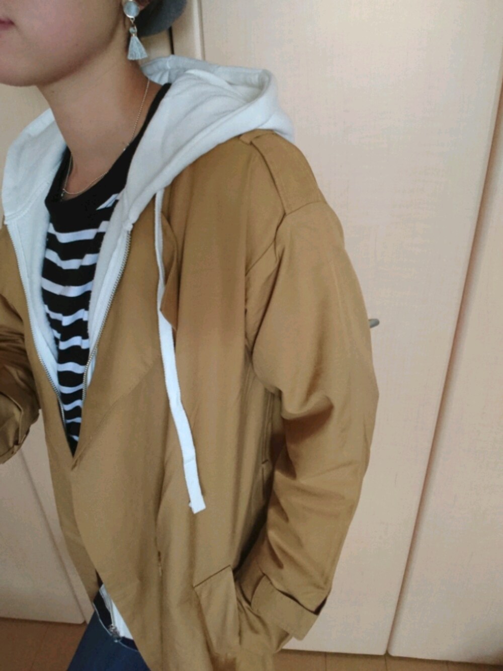 「カジュアル、ボーダー、トレンチコート、パーカー、ママコーデ、春コーデ」｜「GUのアイテム（Tシャツ/カットソー、ブラック系）」を使った、fuuさん（レディース・158cm）の春コーディネートの1枚目の写真