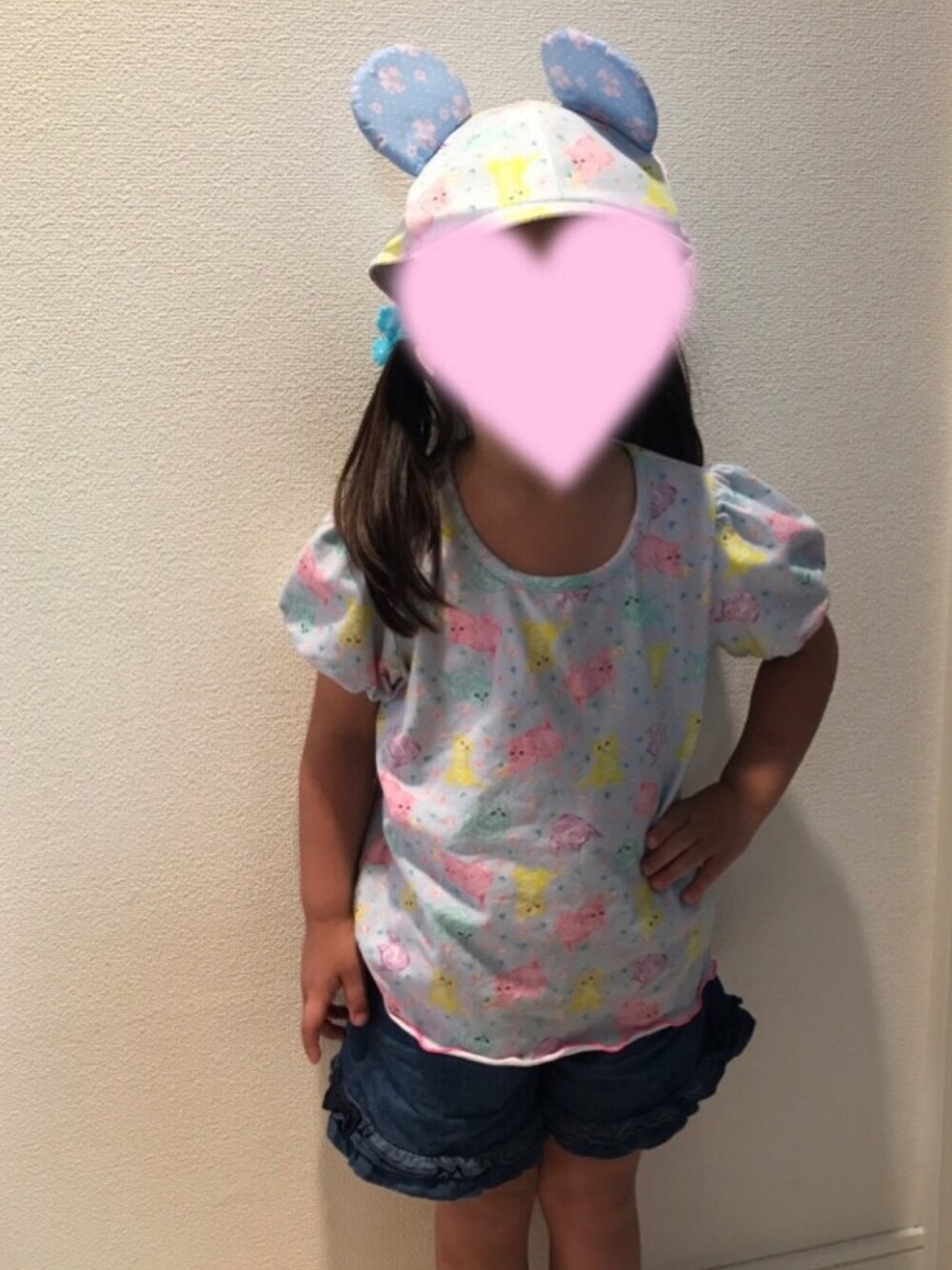 「4歳、fafa、猫」｜「fafaのアイテム（Tシャツ/カットソー、ブルー系）」を使った、mimikoさん（キッズ・100cm）の秋コーディネートの1枚目の写真