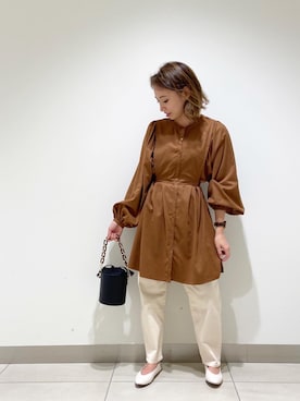 「アイテム（デニムパンツ、ベージュ系）」を使った、nano・universe 札幌ステラプレイス STAFFさん（レディース・155cm）の秋コーディネート