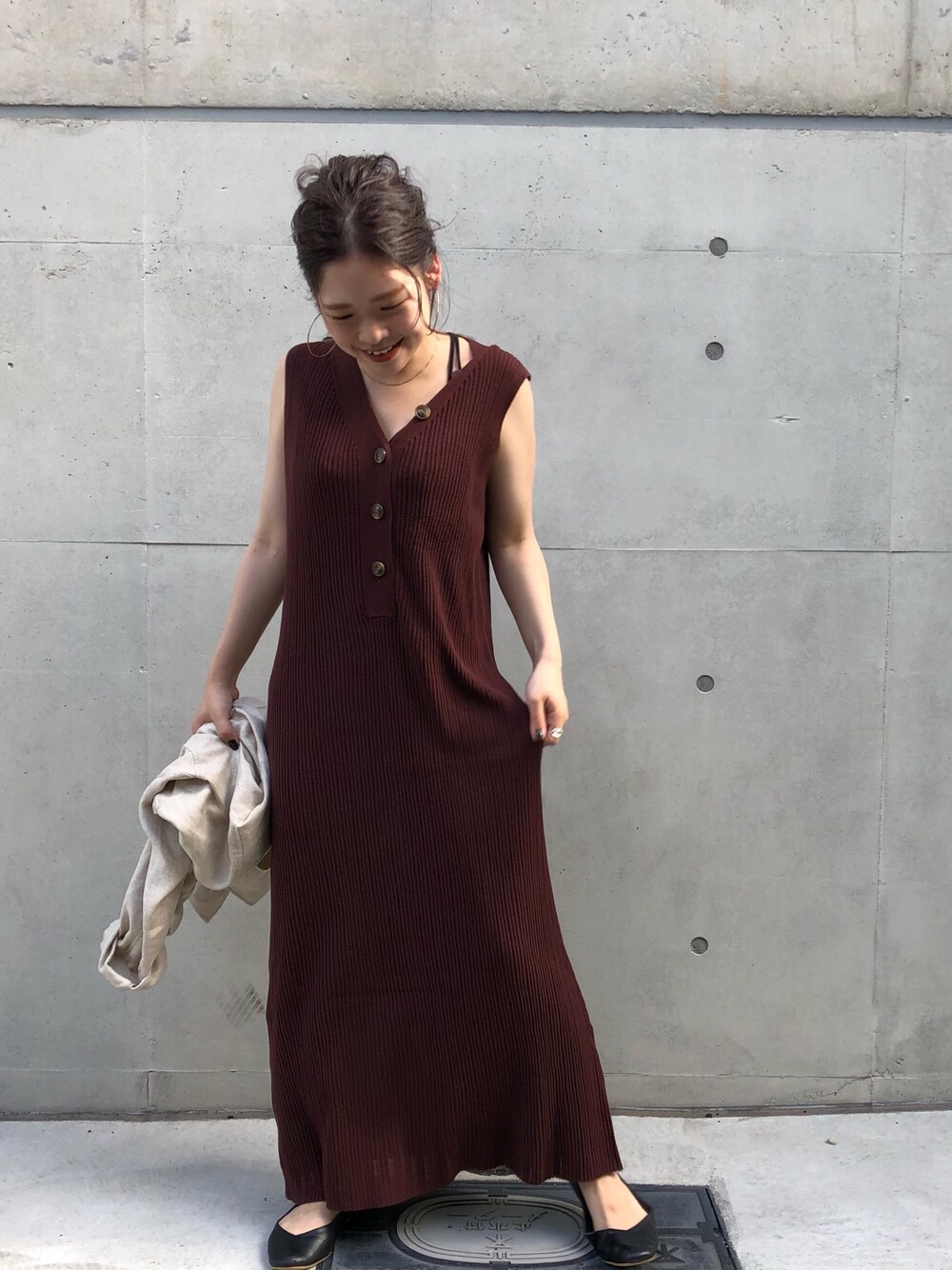 「シンプル、オトナカジュアル、秋コーデ、低身長、ブラウンコーデ、オトナ女子、ワンピース、秋服、ラクチンコーデ、リブニット」｜「CAPRICIEUX LE'MAGEのヘンリーノースリワンピース（ワンピース、ブラウン系）」を使った、miku_lemage さん（レディース・152cm）の秋コーディネートの1枚目の写真