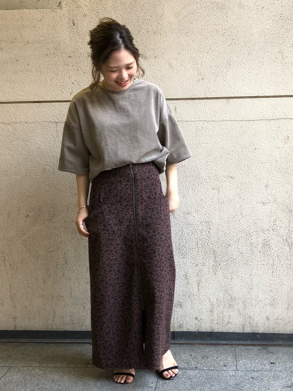「大人トレンドカジュアル、秋のカフェオレコーデ、シンプルコーデ、オトナ女子、オトナカジュアル、秋服、秋色、ブラウンコーデ、低身長、レオパード」｜「CAPRICIEUX LE'MAGEのコーデュロイTシャツブラウス（Tシャツ/カットソー、ベージュ系）」を使った、miku_lemage さん（レディース・152cm）の秋コーディネートの1枚目の写真