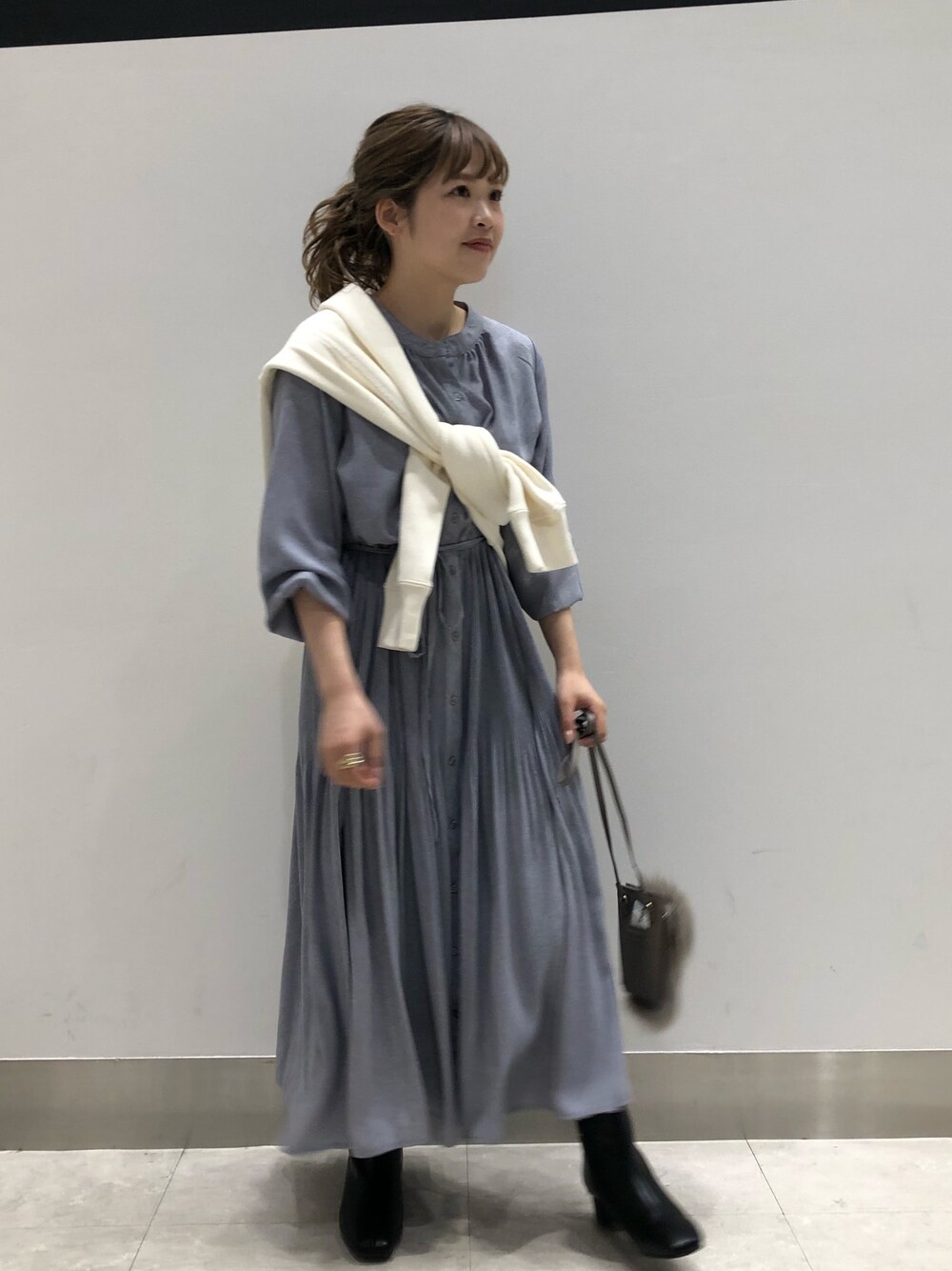 「カジュアル、おしゃれさんと繋がりたい、冬のコーデ、休日コーデ、秋コーデ、低身長コーデ、ワンピース、スエット」｜「CAPRICIEUX LE'MAGEのペイズリーワンピース（ワンピース、グレー系）」を使った、miku_lemage さん（レディース・152cm）の秋コーディネートの1枚目の写真