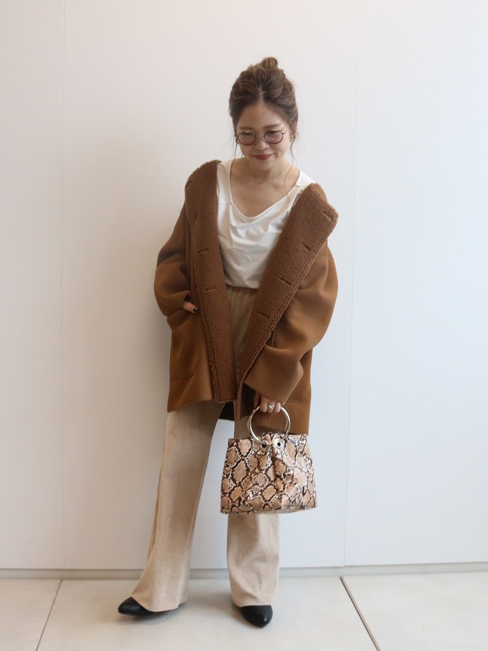 「冬のコーデ、カジュアルコーデ、低身長、ootd、おしゃれさんと繋がりたい、ビッグシルエット、オーバーサイズ、ブラウンコーデ、ボアジャケット」｜「CAPRICIEUX LE'MAGEのスムースボアミドルコート（その他アウター、ブラウン系）」を使った、miku_lemage さん（レディース・152cm）の冬コーディネートの1枚目の写真