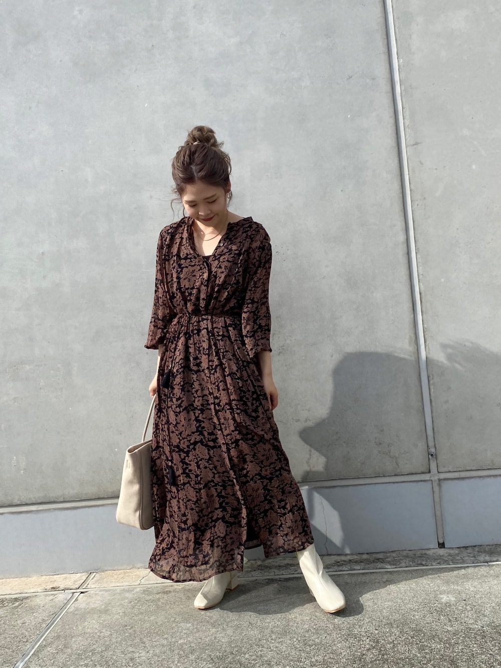 「秋服、ワンピース、柄ワンピース、花柄、レトロ、低身長、秋色、オトナ女子、くすみカラー、シースルー」｜「CAPRICIEUX LE'MAGEのビンテージフラワーワンピース（ワンピース、ブラック系）」を使った、miku_lemage さん（レディース・152cm）の秋コーディネートの1枚目の写真