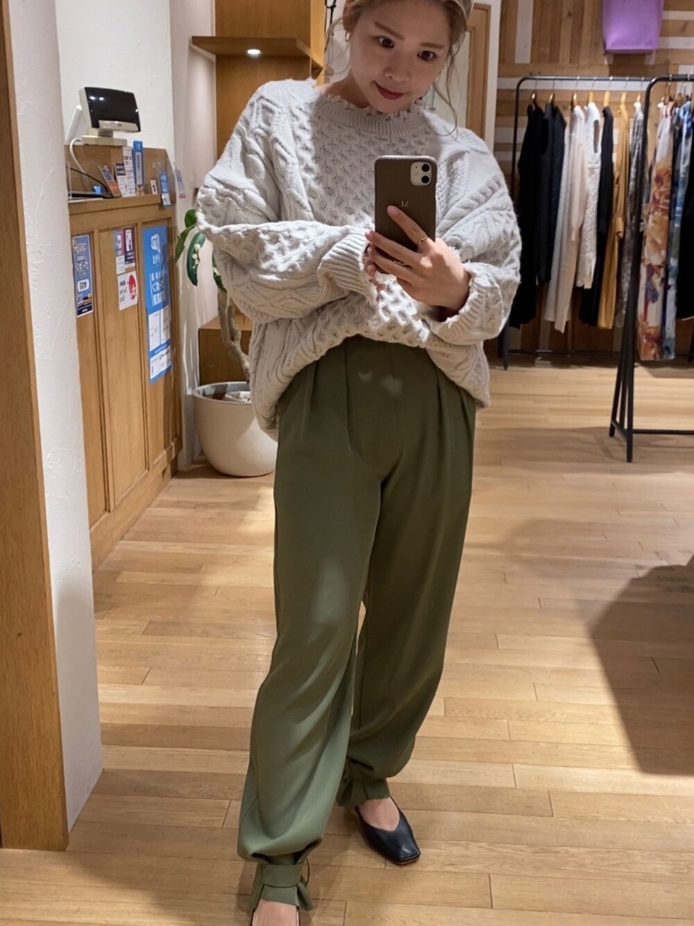 「秋服、シンプルコーデ、オトナ女子、ケーブルニット、楽チンコーデ、着回しコーデ、フライトパンツ、秋、低身長」｜「CAPRICIEUX LE'MAGEのアラン編2WAYニット（ニット/セーター、ベージュ系）」を使った、miku_lemage さん（レディース・152cm）の秋コーディネートの1枚目の写真