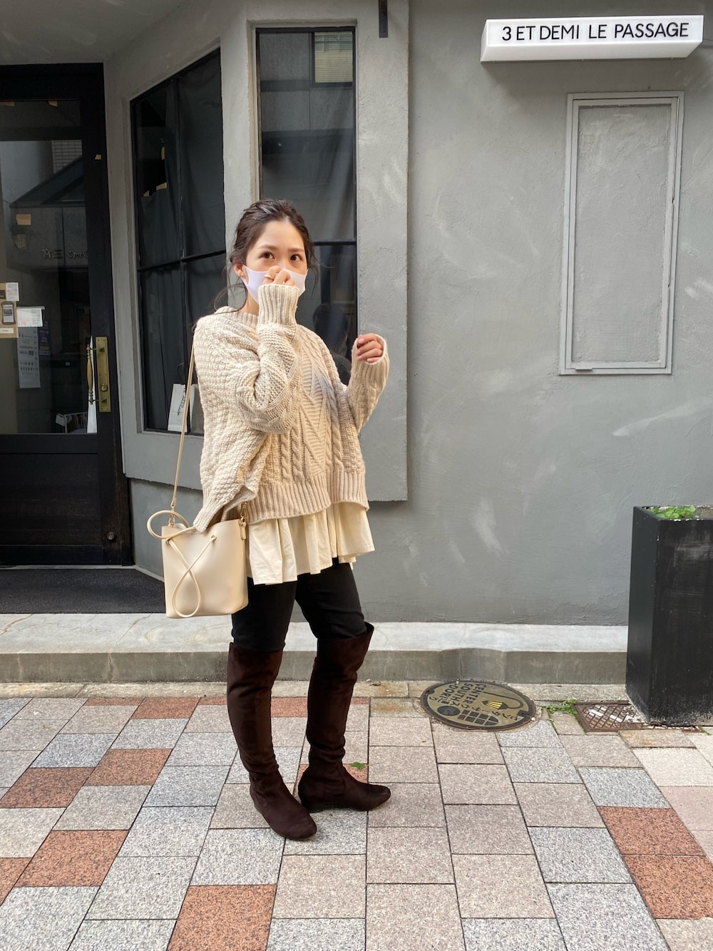 「オトナカジュアル、ケーブルニット、ロングブーツ、スキニー、カジュアルコーデ、休日スタイル、オトナ女子、レイヤードスタイル、ストレッチブーツ、ニーハイブーツ」｜「CAPRICIEUX LE'MAGEの〈WEB限定〉ケーブルレイヤードプルオーバー（ニット/セーター、ホワイト系）」を使った、miku_lemage さん（レディース・152cm）の冬コーディネートの1枚目の写真
