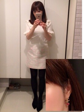 「SNIDEL（スナイデル）のデザインフリルニットプルオーバー（ニット/セーター、ホワイト系）」を使った、ゆみりんさん（レディース・163cm）の冬コーディネート