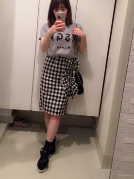 「MSGM（エムエスジーエム）のアイテム（Tシャツ/カットソー、グレー系）」を使った、ゆみりんさん（レディース・163cm）の春コーディネート